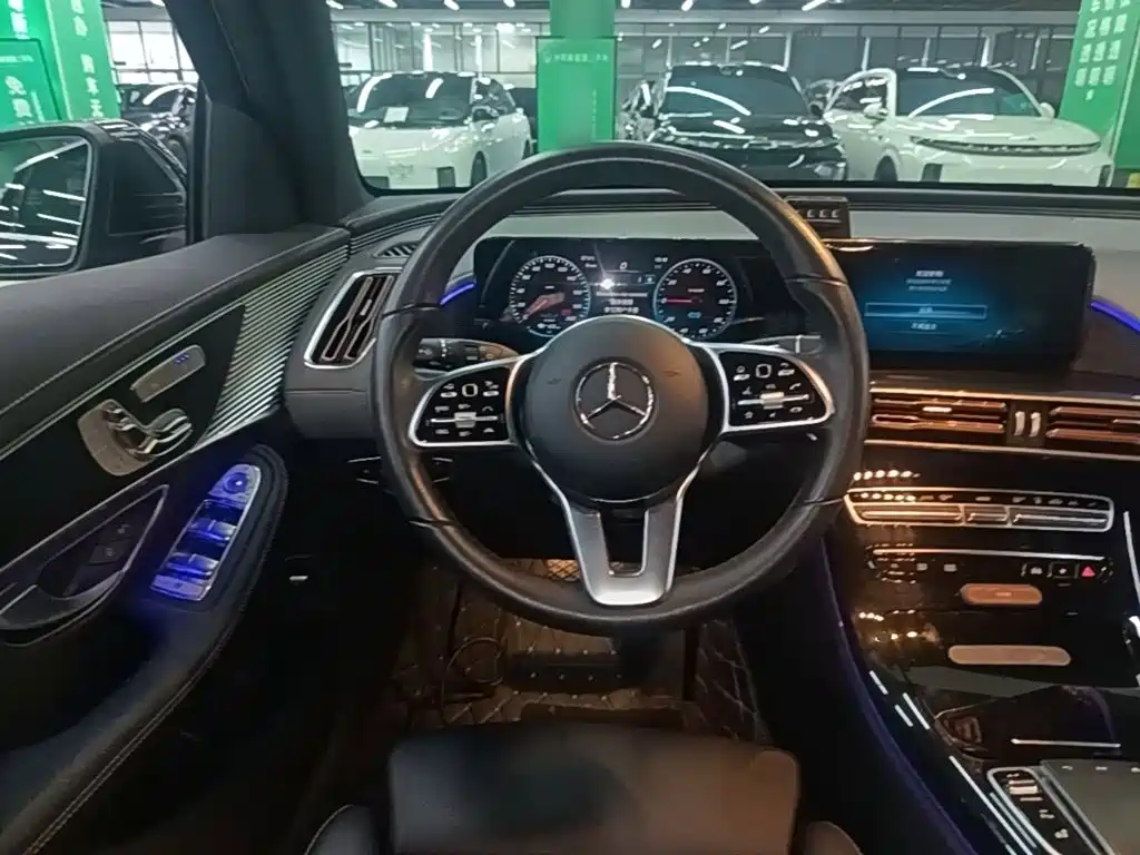 Mercedes-Benz EQC — фото 11
