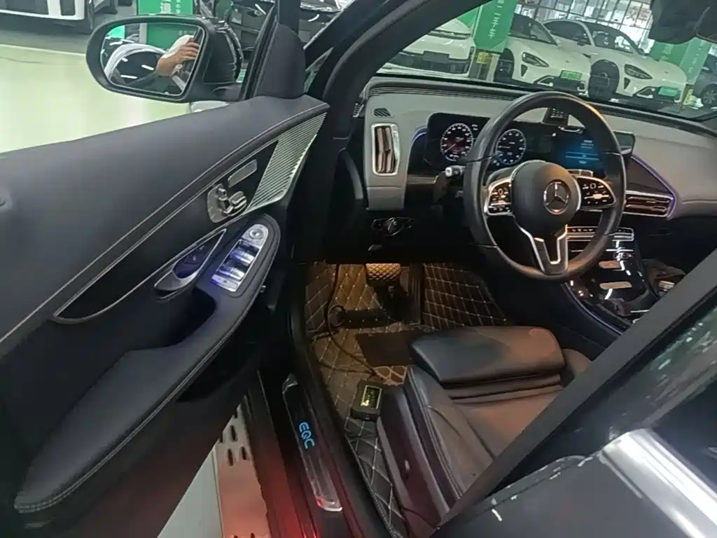 Mercedes-Benz EQC — фото 16