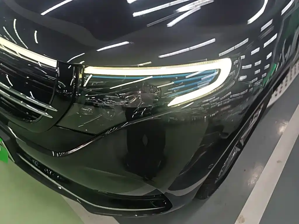 Mercedes-Benz EQC — фото 24
