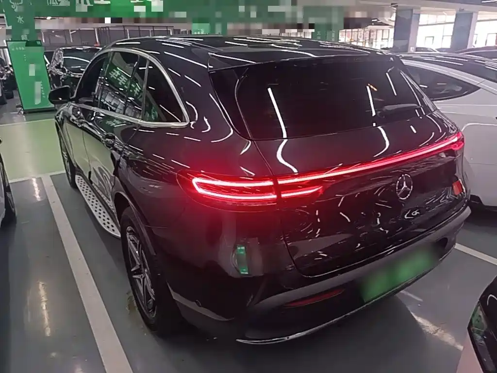 Mercedes-Benz EQC — фото 5