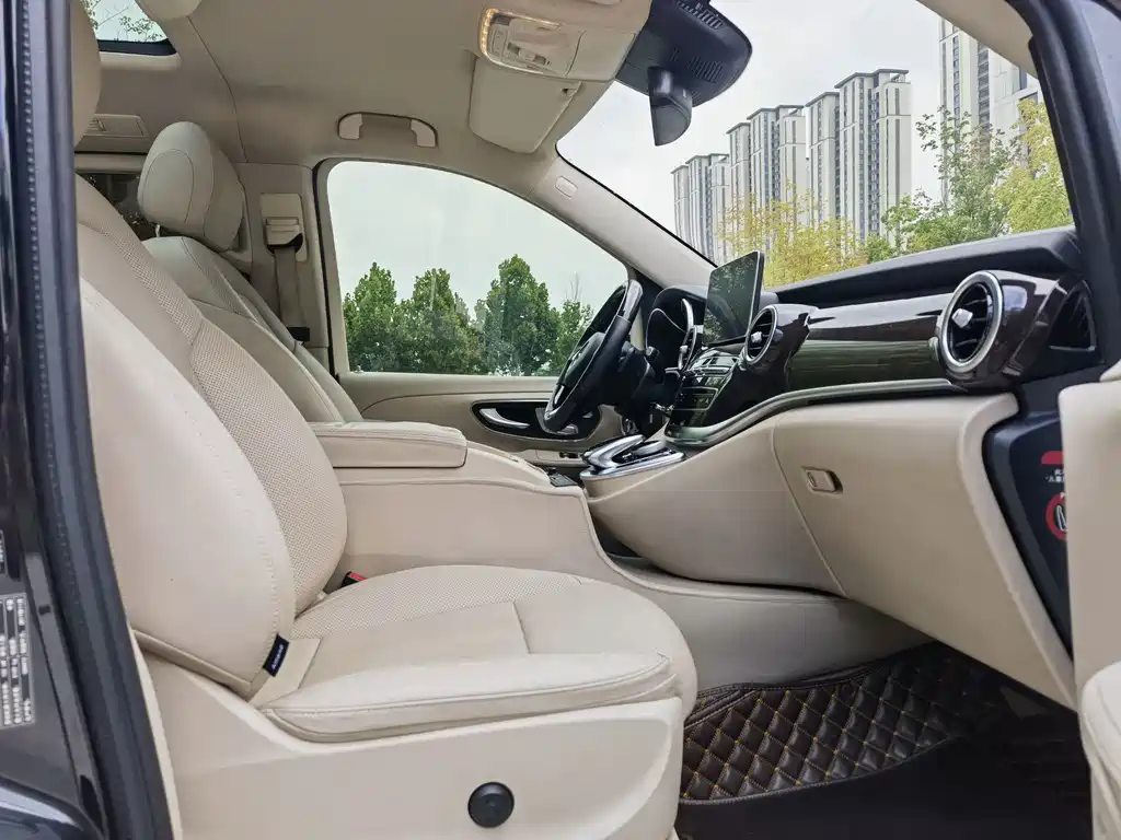 Mercedes-Benz V-Class — фото 14