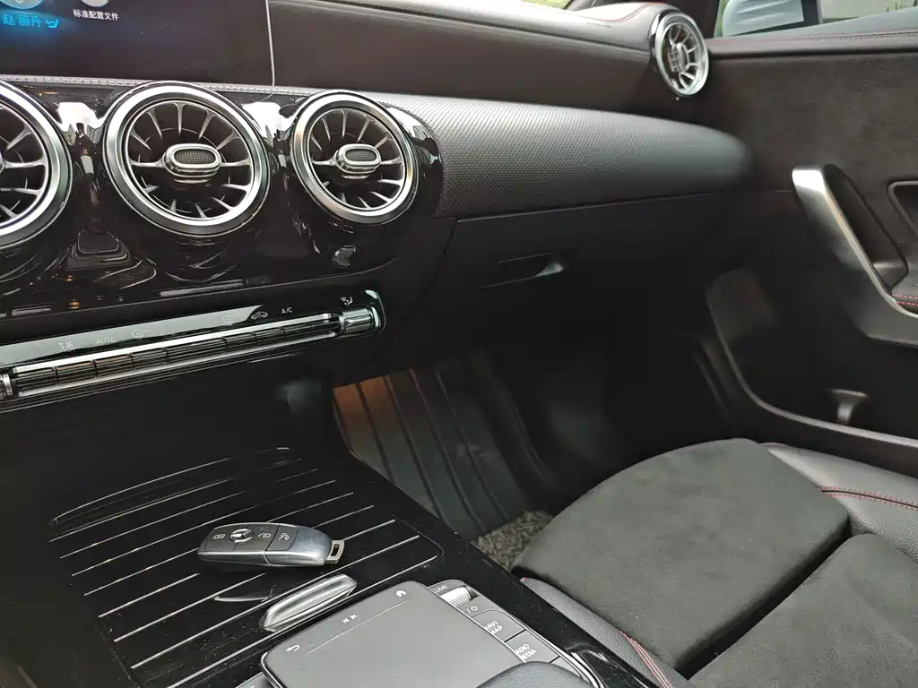Mercedes-Benz CLA (Import) — фото 13