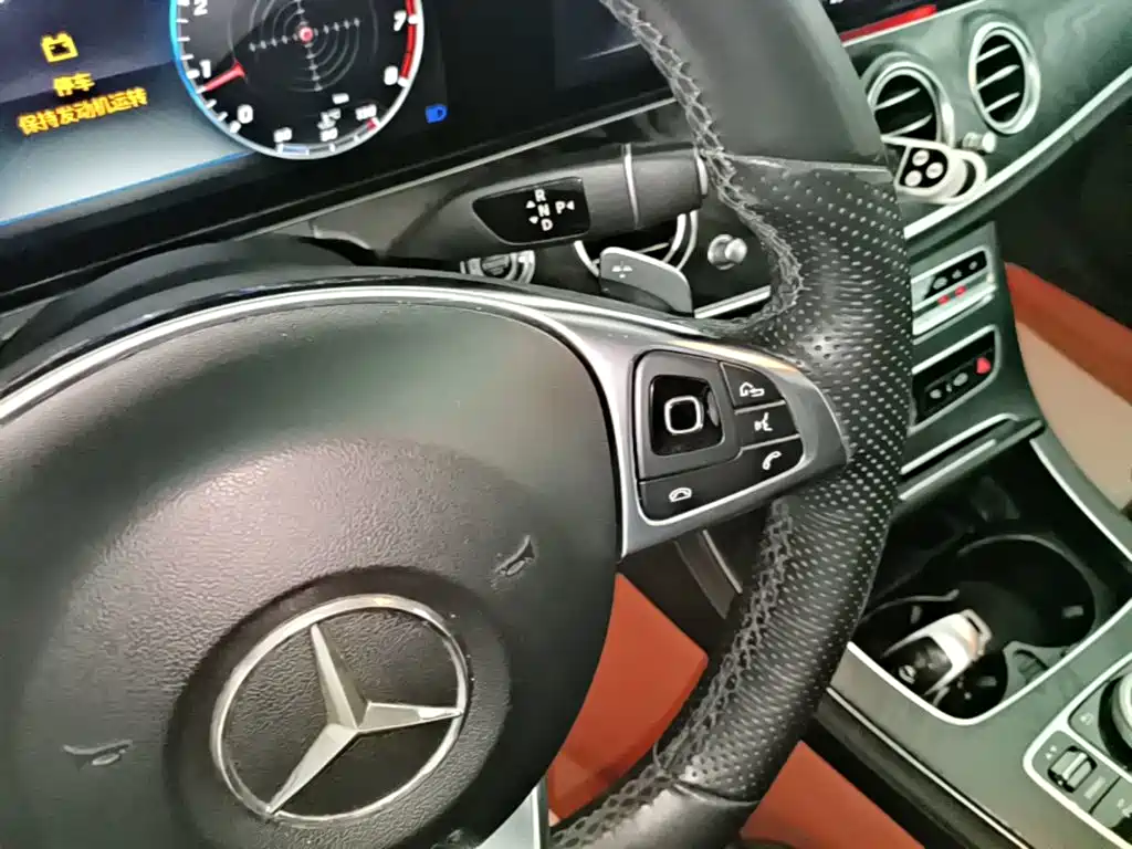 Mercedes-Benz E-Class — фото 14