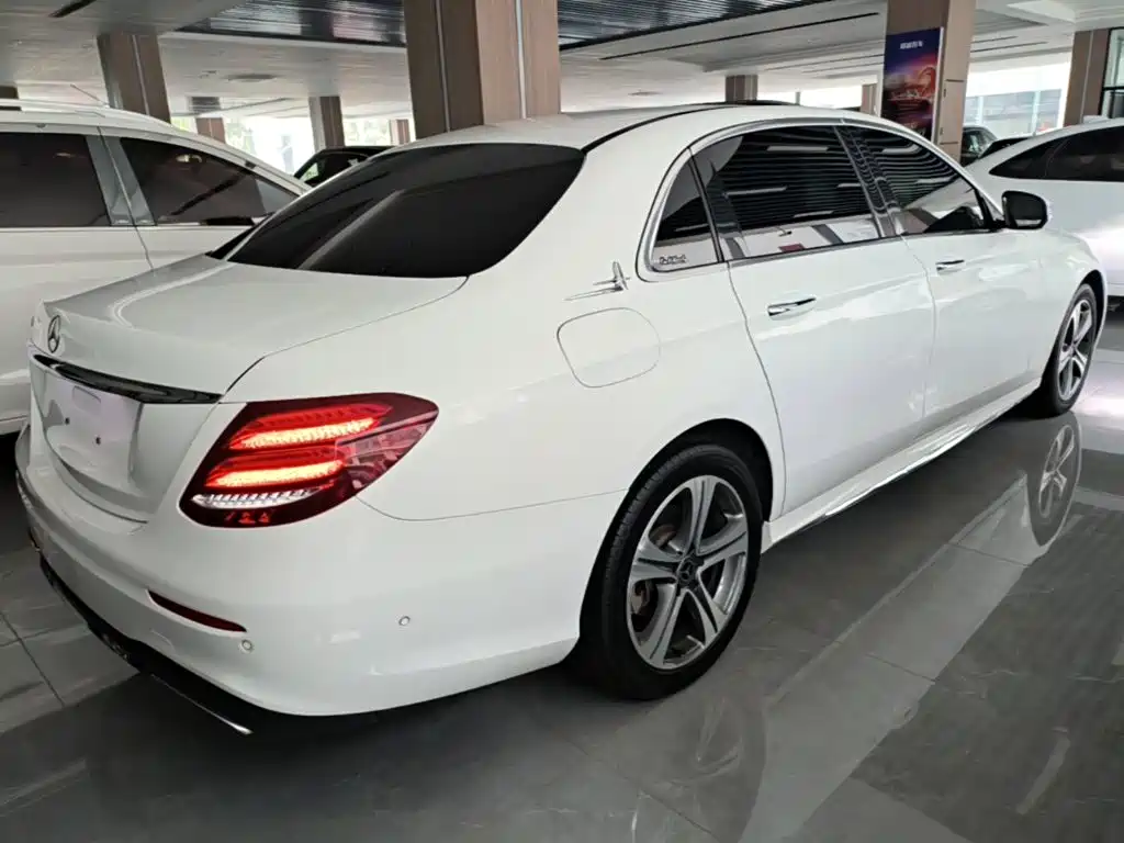 Mercedes-Benz E-Class — фото 7