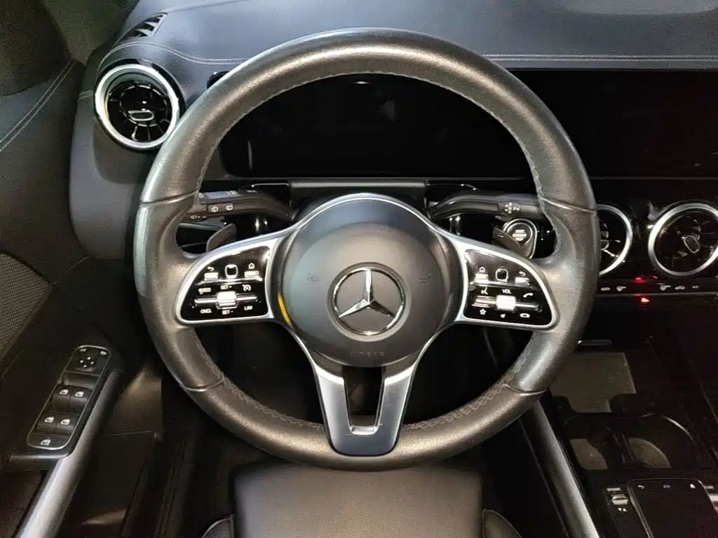Mercedes-Benz GLA — фото 15