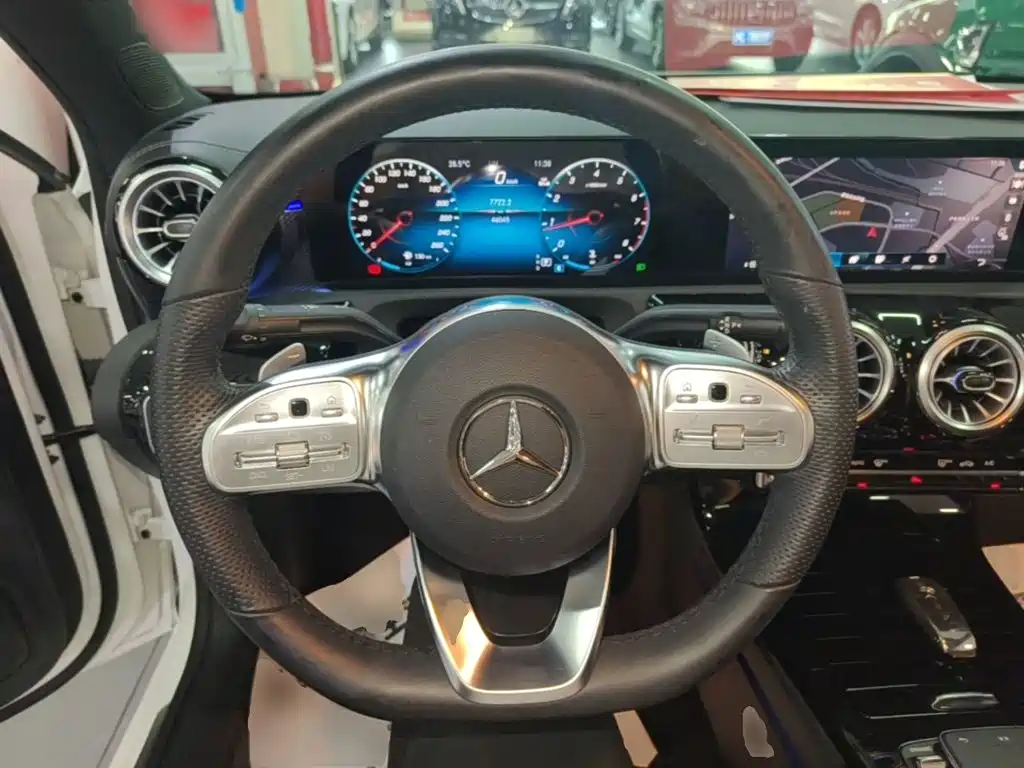 Mercedes-Benz A-Class — фото 11