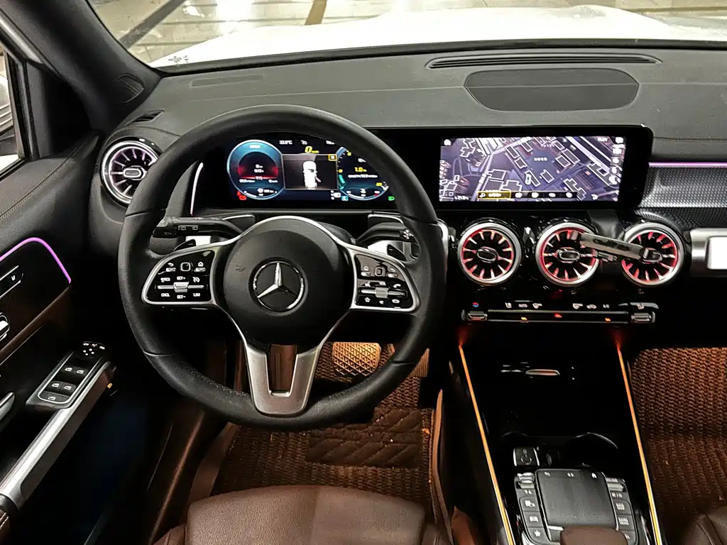 Mercedes-Benz GLB — фото 13