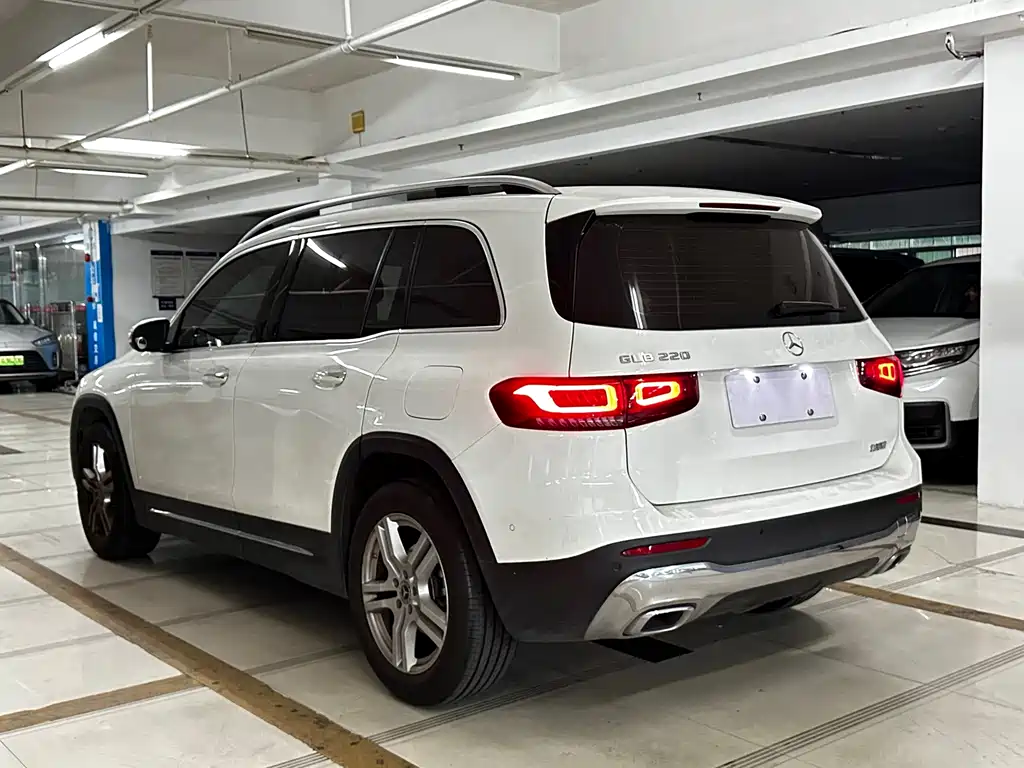 Mercedes-Benz GLB — фото 16