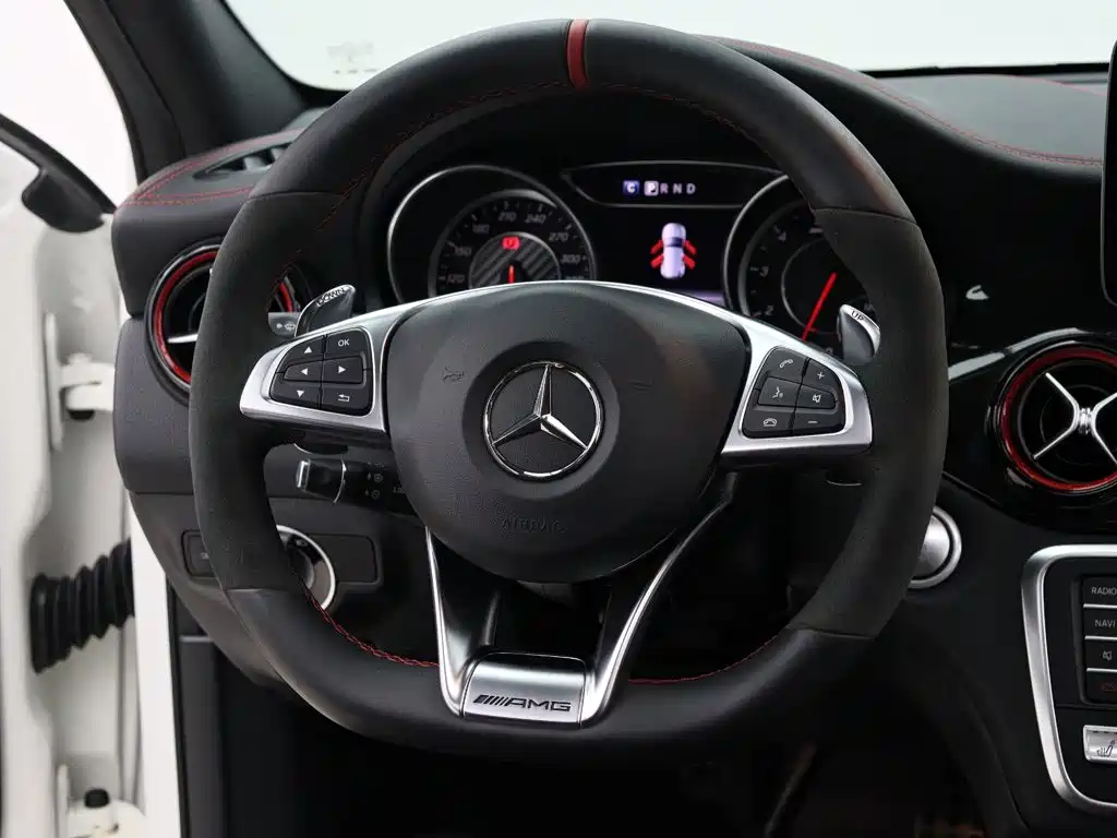 Mercedes-Benz GLA AMG — фото 14