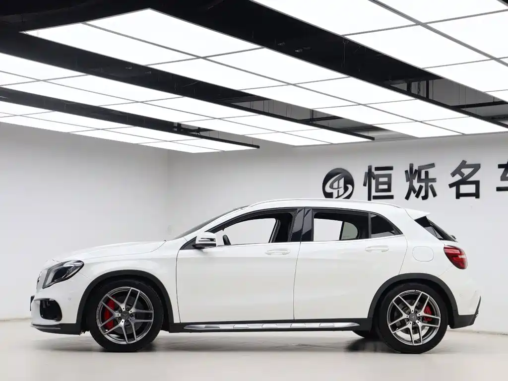 Mercedes-Benz GLA AMG — фото 32