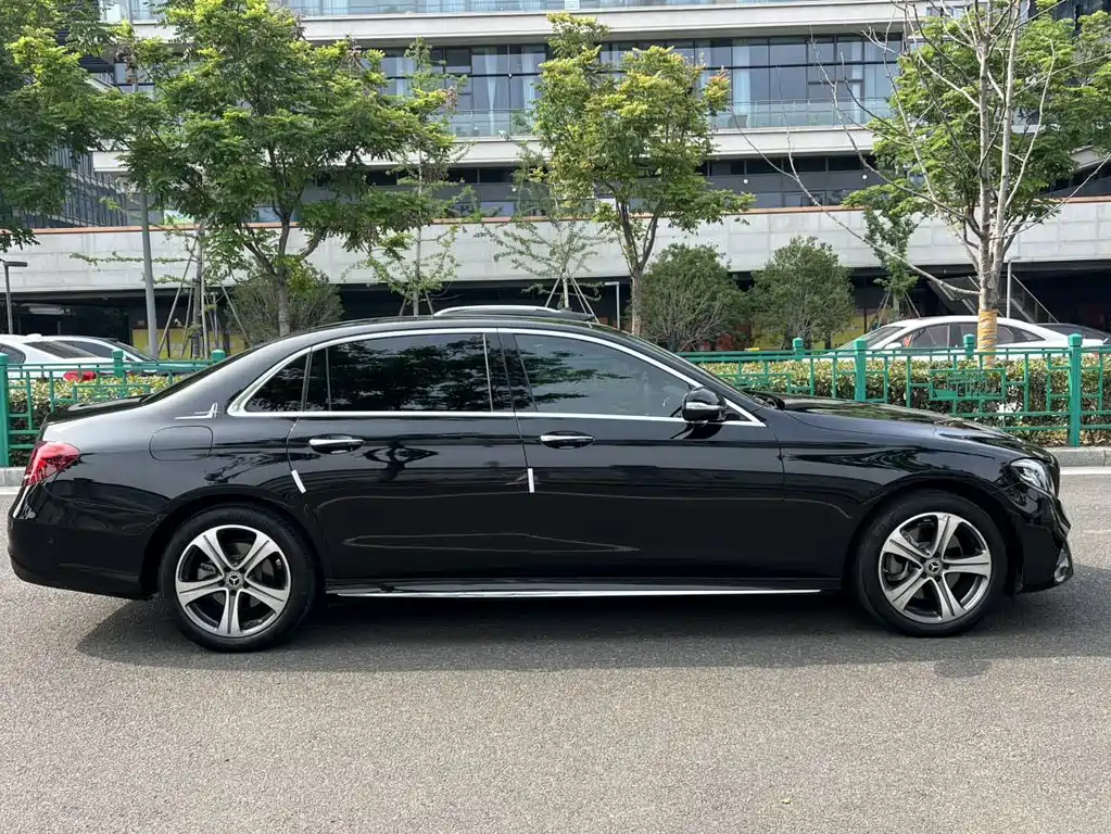 Mercedes-Benz E-Class — фото 15