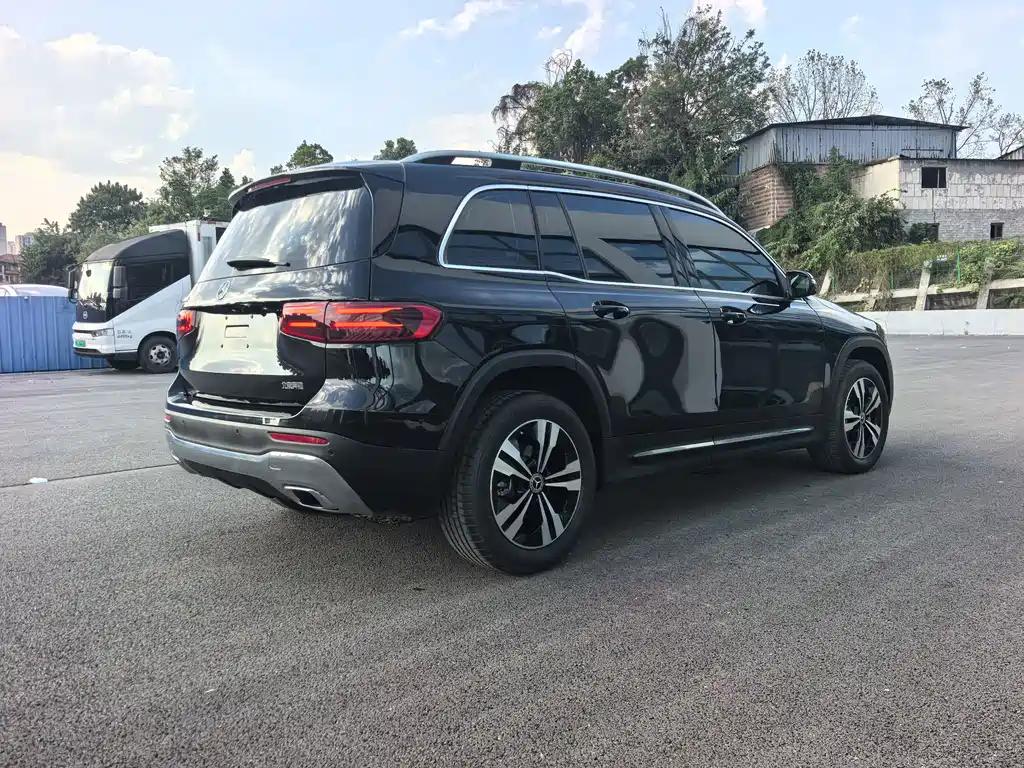 Mercedes-Benz GLB — фото 11