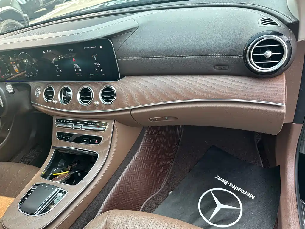Mercedes-Benz E-Class — фото 13