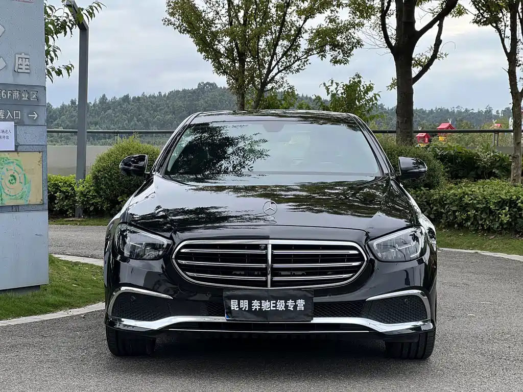Mercedes-Benz E-Class — фото 2