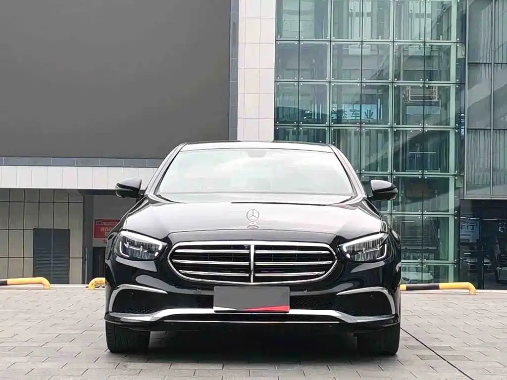 Mercedes-Benz E-Class — фото 2