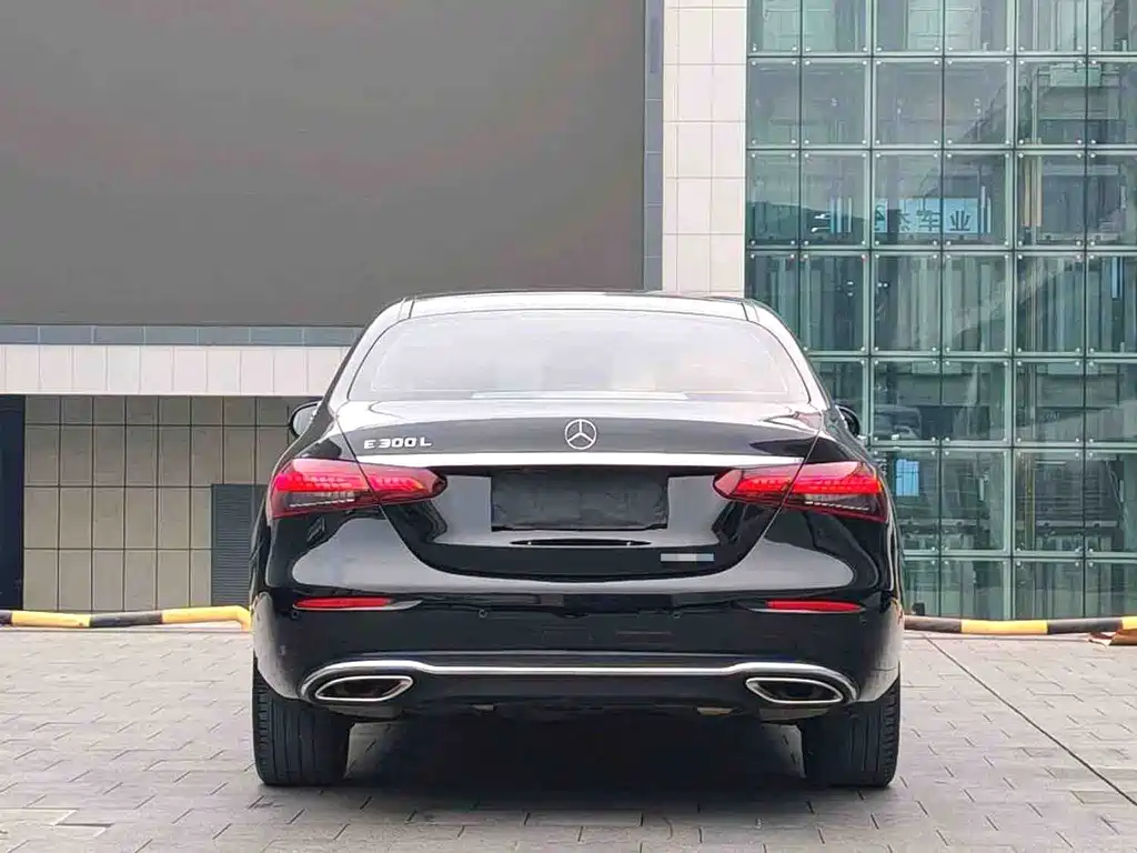Mercedes-Benz E-Class — фото 11