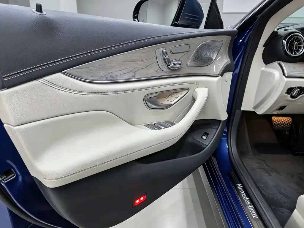 Mercedes-Benz CLS — фото 9
