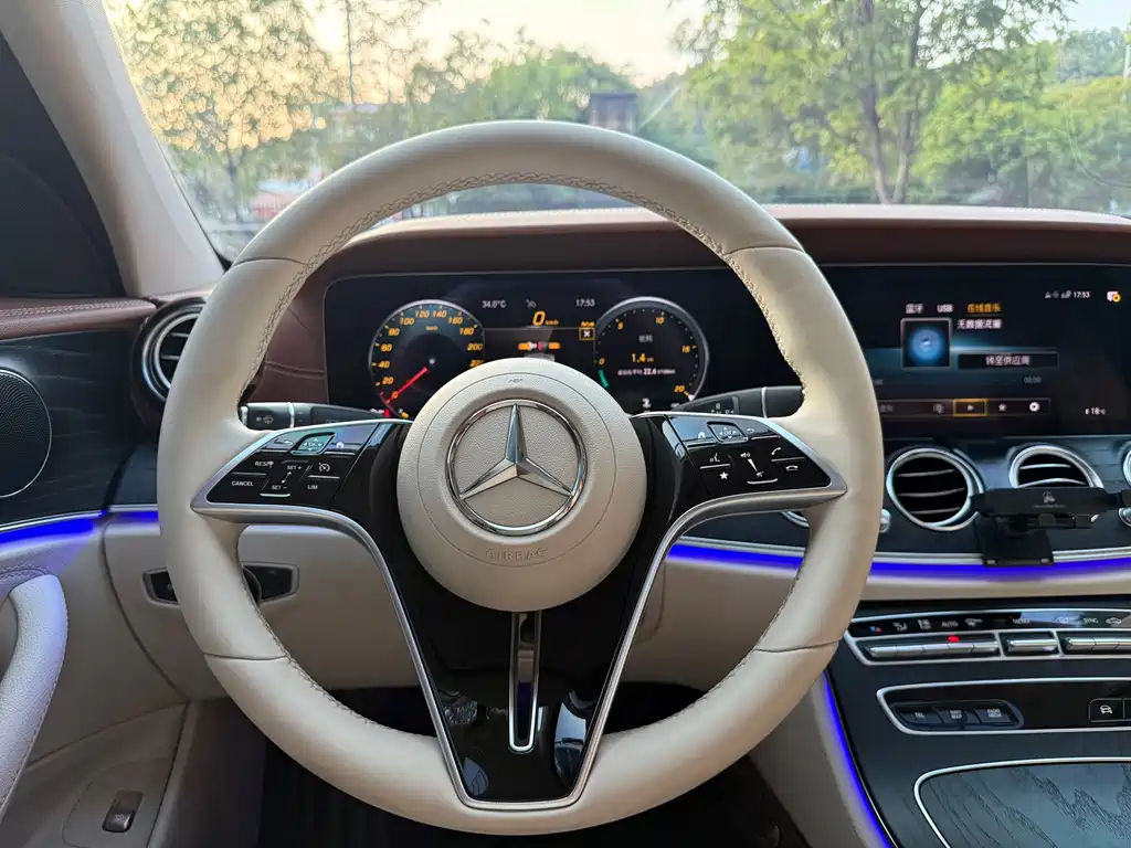 Mercedes-Benz E-Class — фото 13