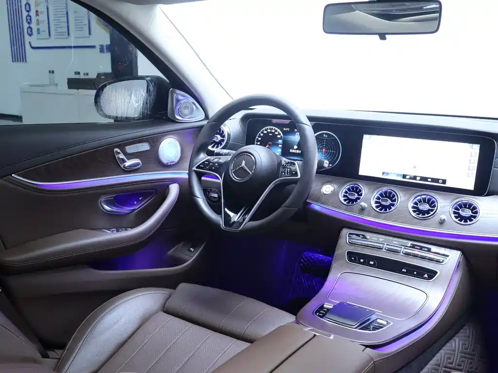 Mercedes-Benz E-Class — фото 14