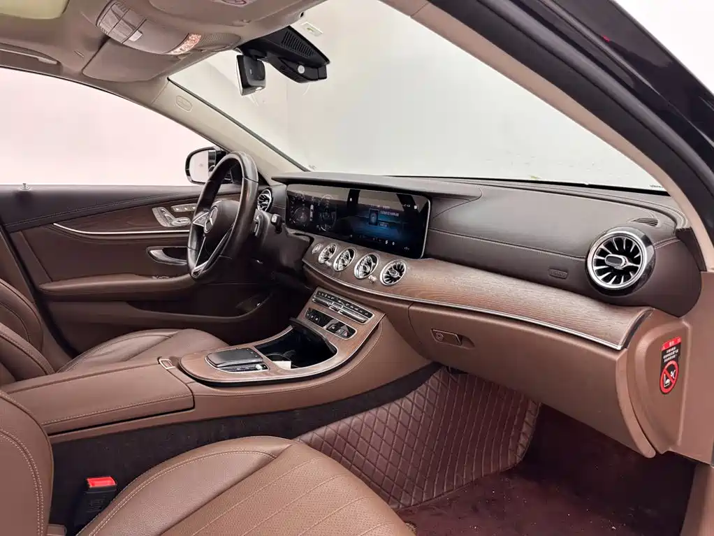 Mercedes-Benz E-Class — фото 11