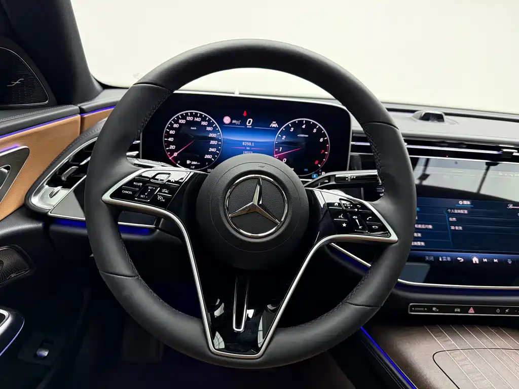 Mercedes-Benz E-Class — фото 9