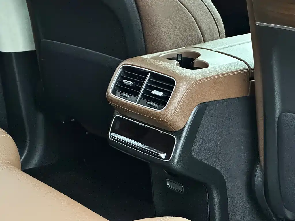 Mercedes-Benz GLE New Energy — фото 24
