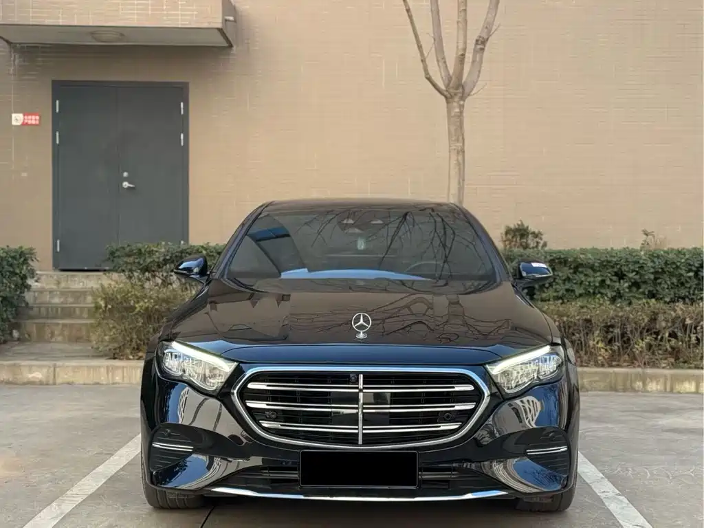 Mercedes-Benz E-Class — фото 2