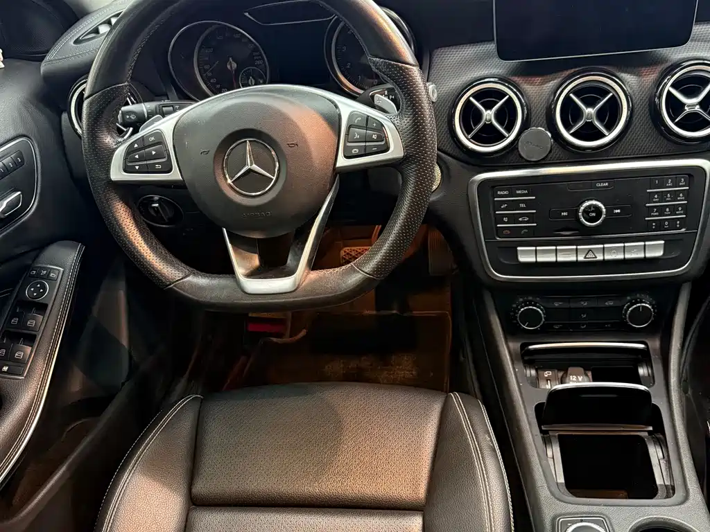 Mercedes-Benz GLA — фото 10