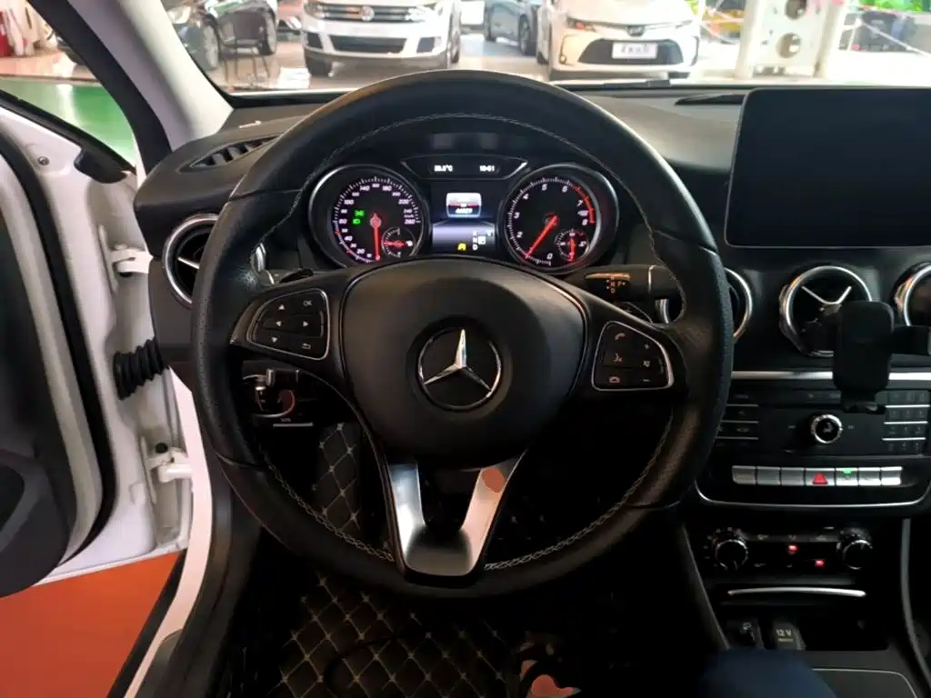 Mercedes-Benz GLA — фото 11