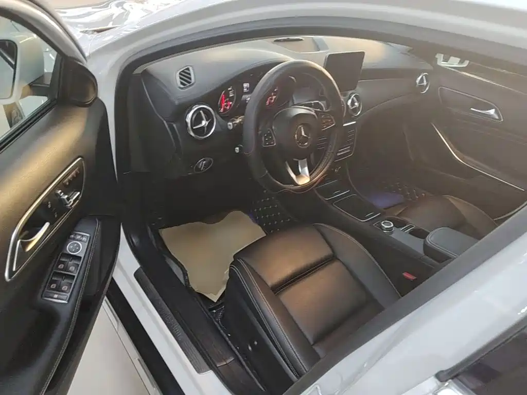Mercedes-Benz GLA — фото 16