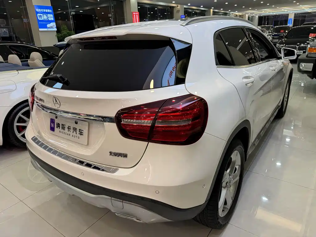 Mercedes-Benz GLA — фото 6