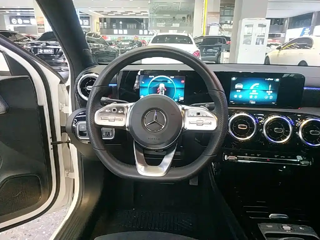 Mercedes-Benz A-Class — фото 11