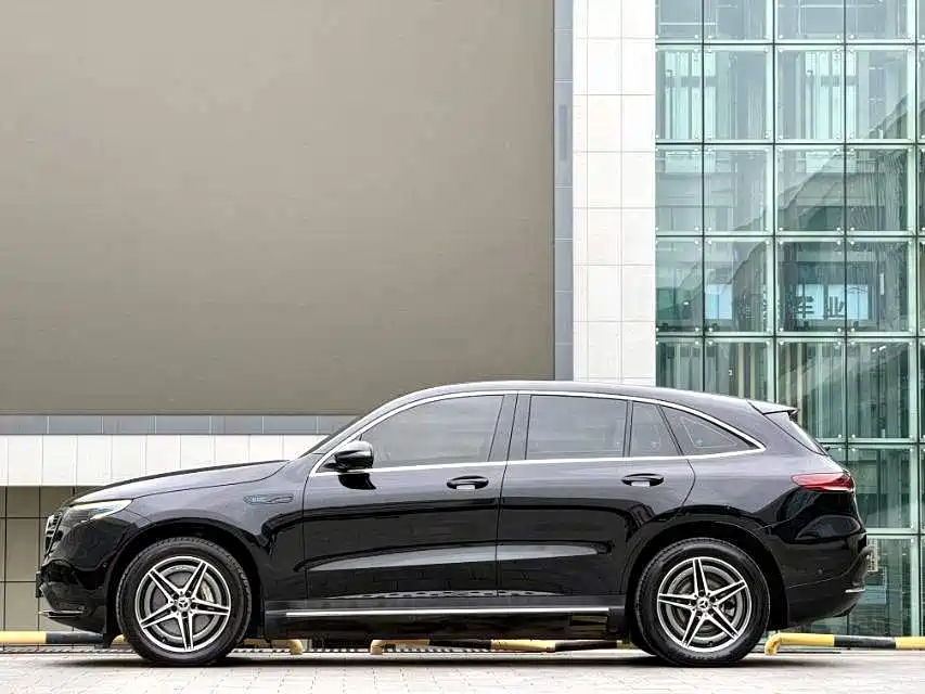 Mercedes-Benz EQC — фото 7