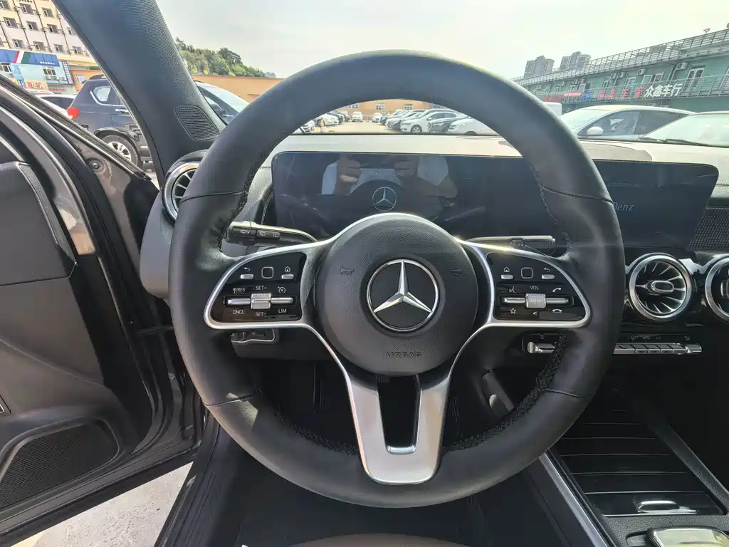 Mercedes-Benz GLB — фото 10