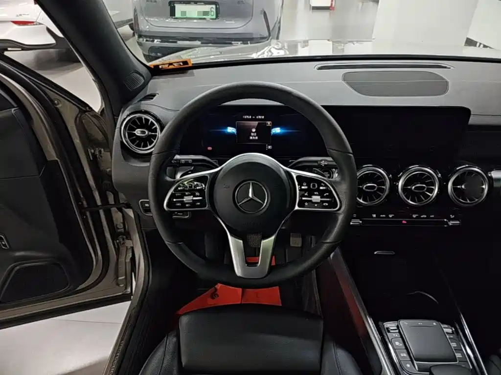 Mercedes-Benz GLB — фото 11