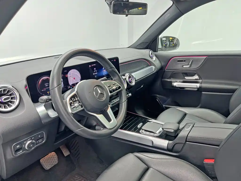 Mercedes-Benz GLB — фото 13
