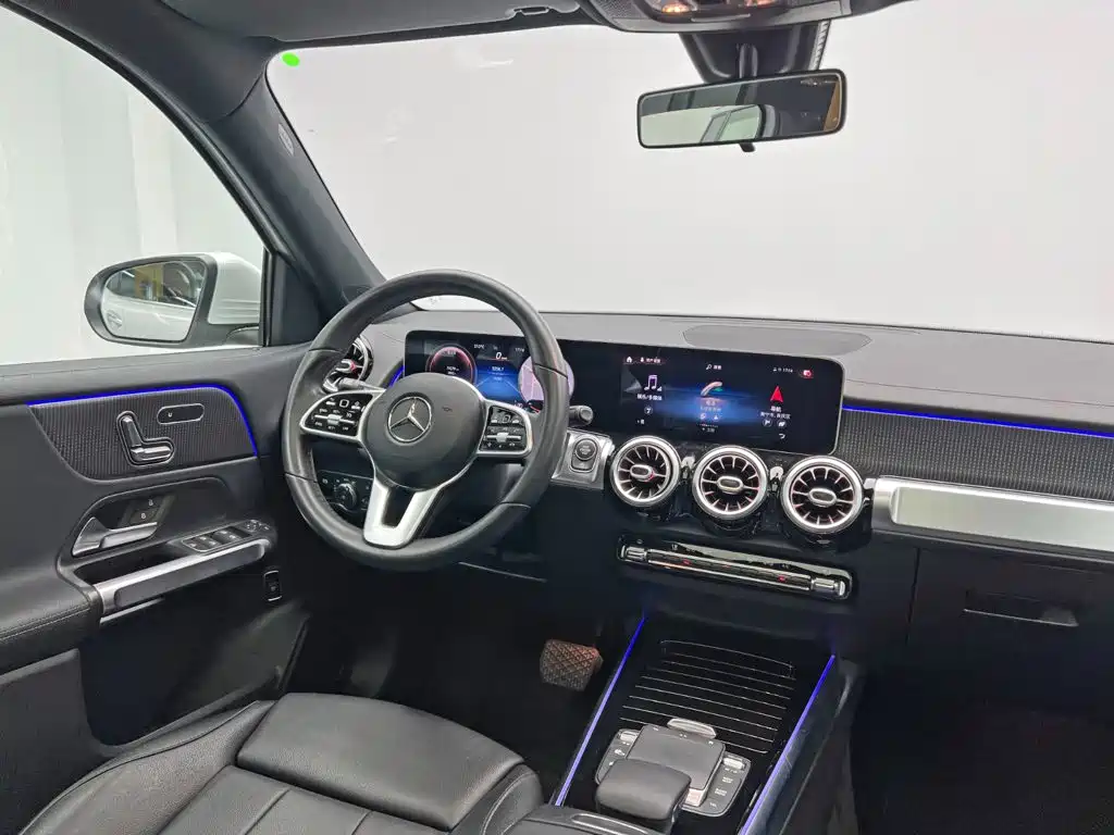 Mercedes-Benz GLB — фото 24