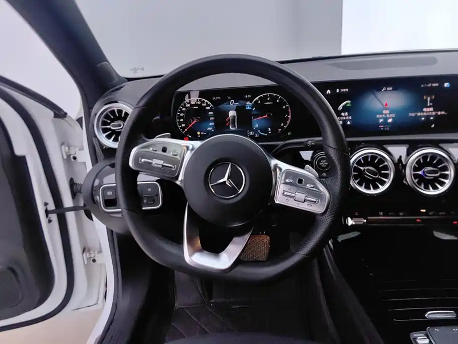 Mercedes-Benz A-Class — фото 15