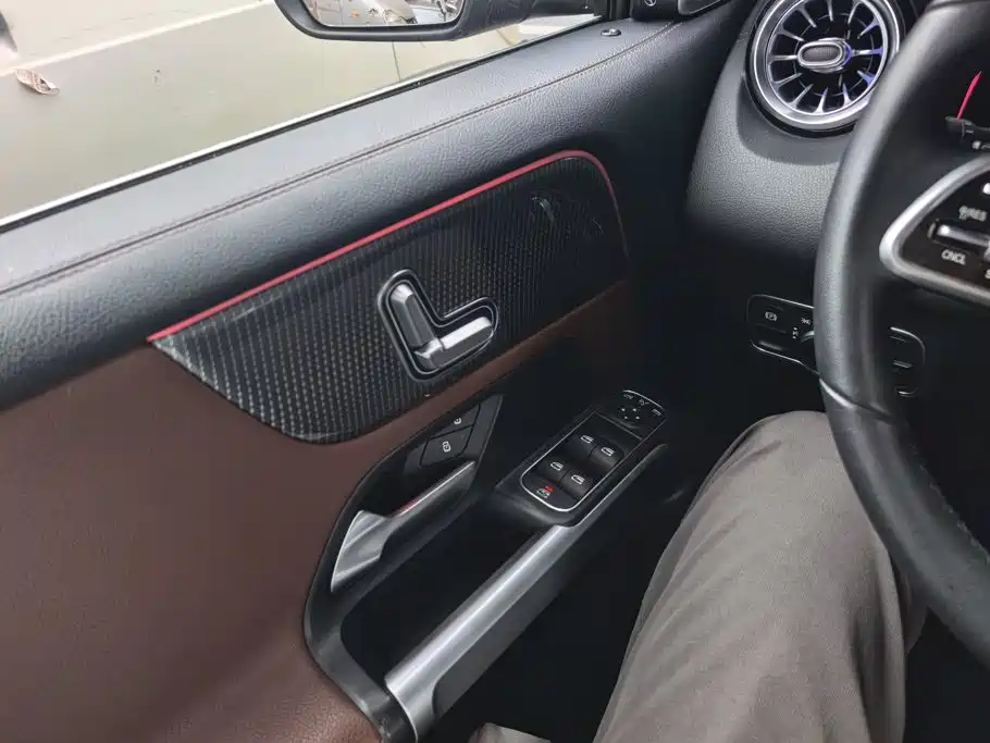 Mercedes-Benz GLB — фото 7