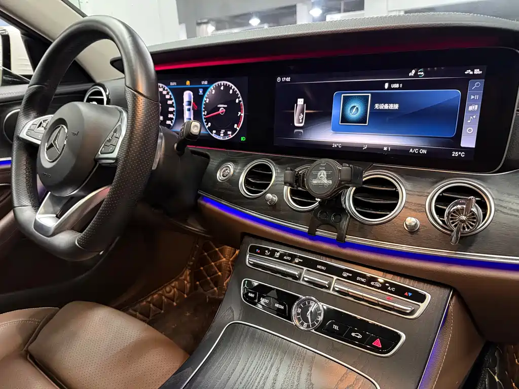 Mercedes-Benz E-Class — фото 19
