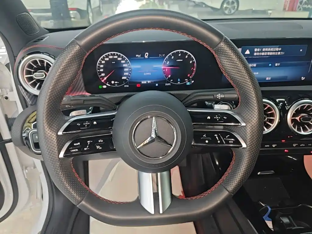 Mercedes-Benz A-Class — фото 11