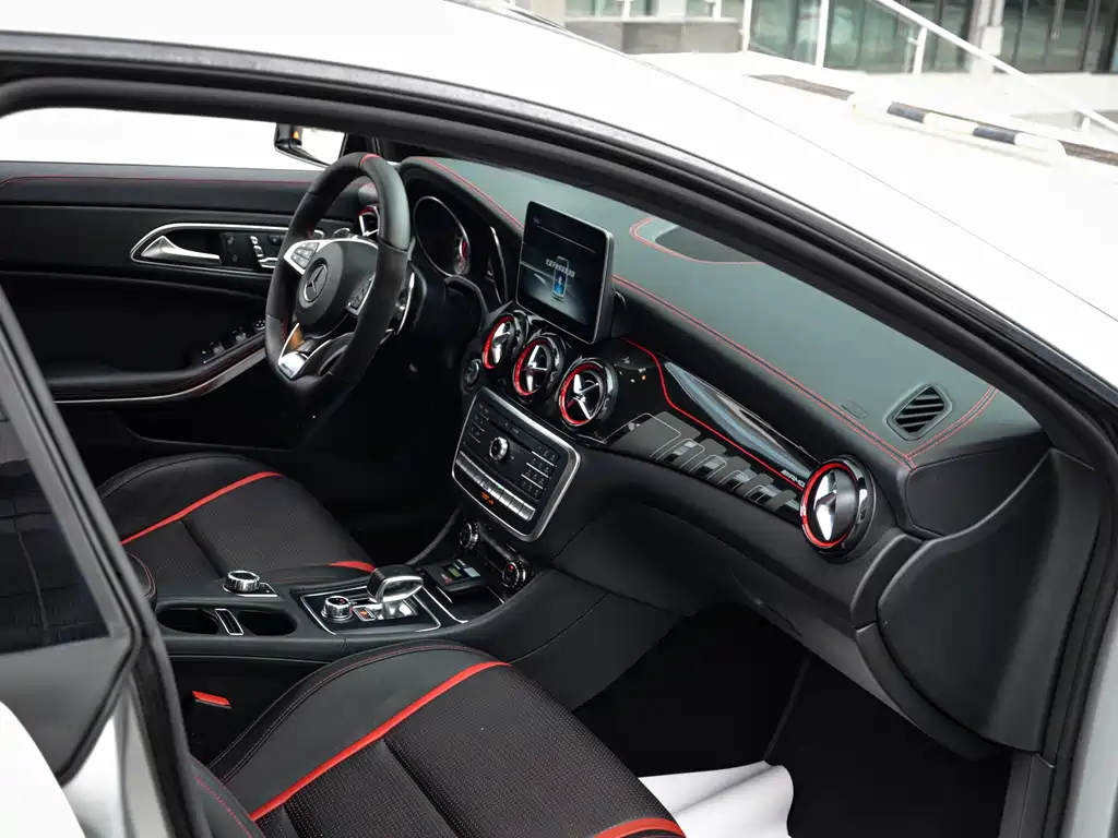 Mercedes-Benz CLA AMG — фото 28
