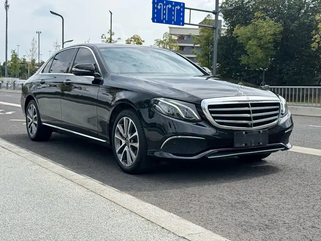 Mercedes-Benz E-Class — фото 3