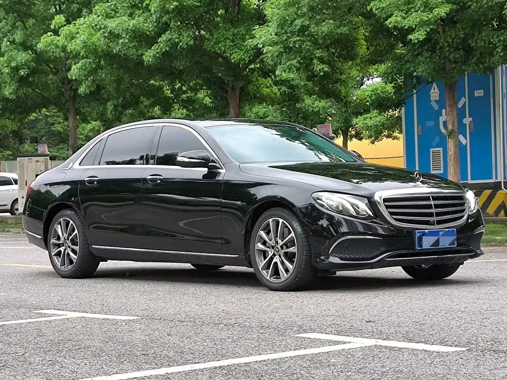 Mercedes-Benz E-Class — фото 3