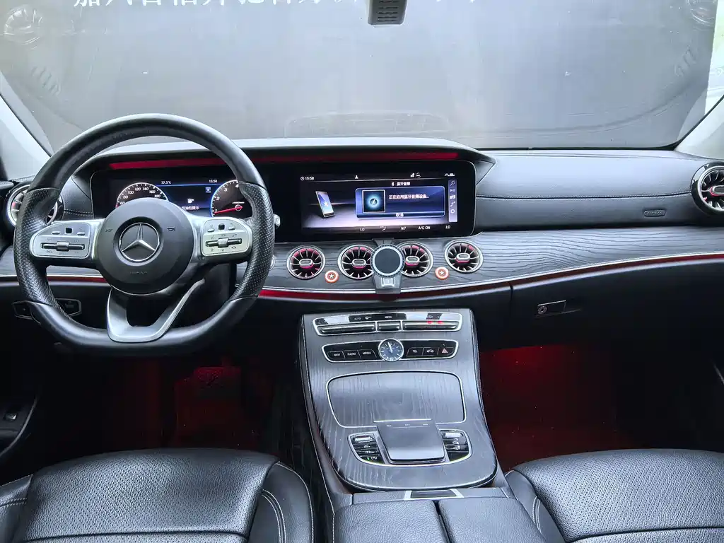 Mercedes-Benz E-Class — фото 22
