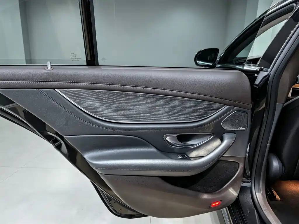 Mercedes-Benz CLS — фото 6