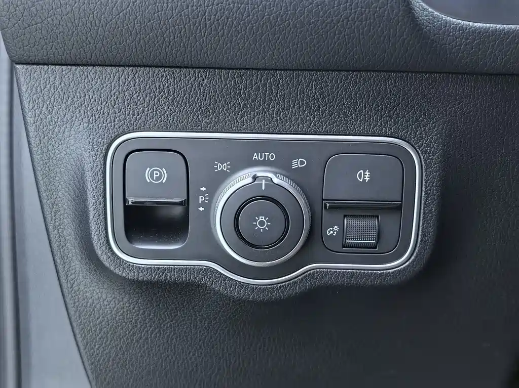 Mercedes-Benz GLB — фото 11