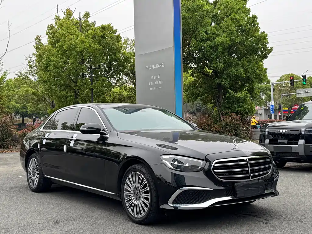Mercedes-Benz E-Class — фото 3