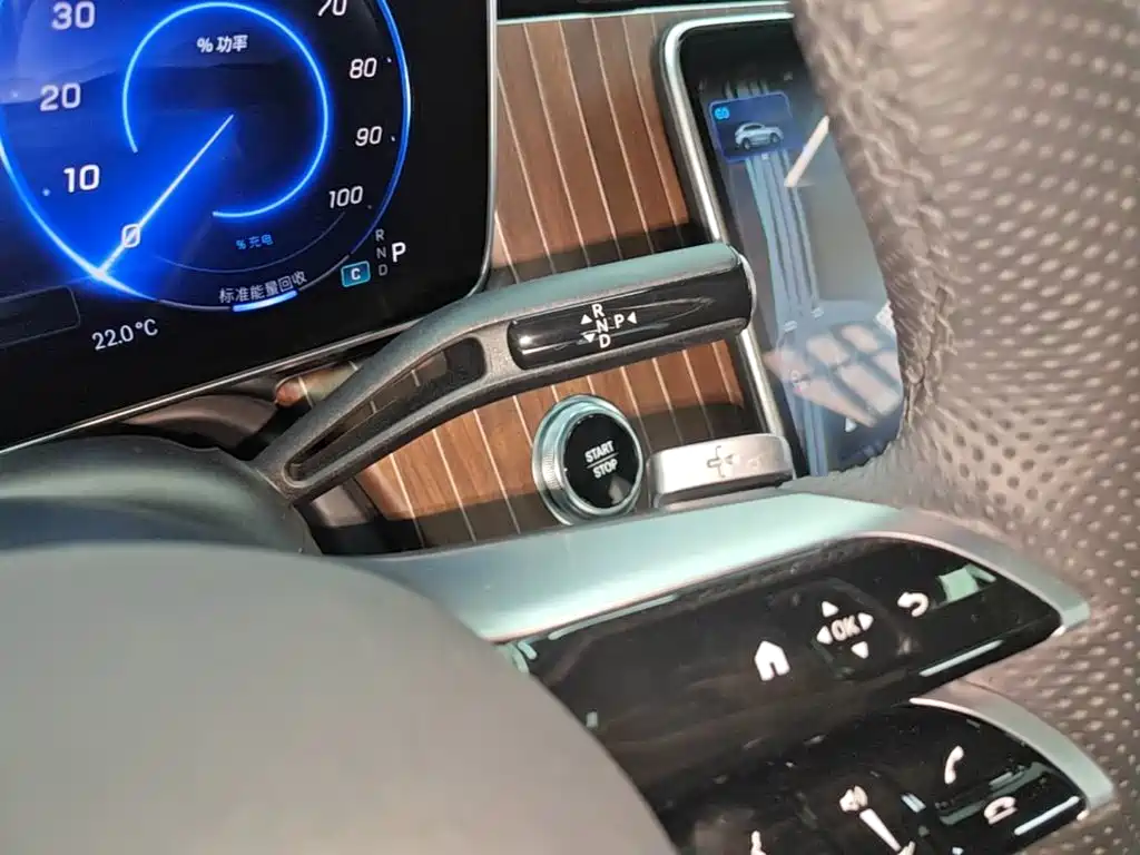 Mercedes-Benz EQE SUV — фото 14