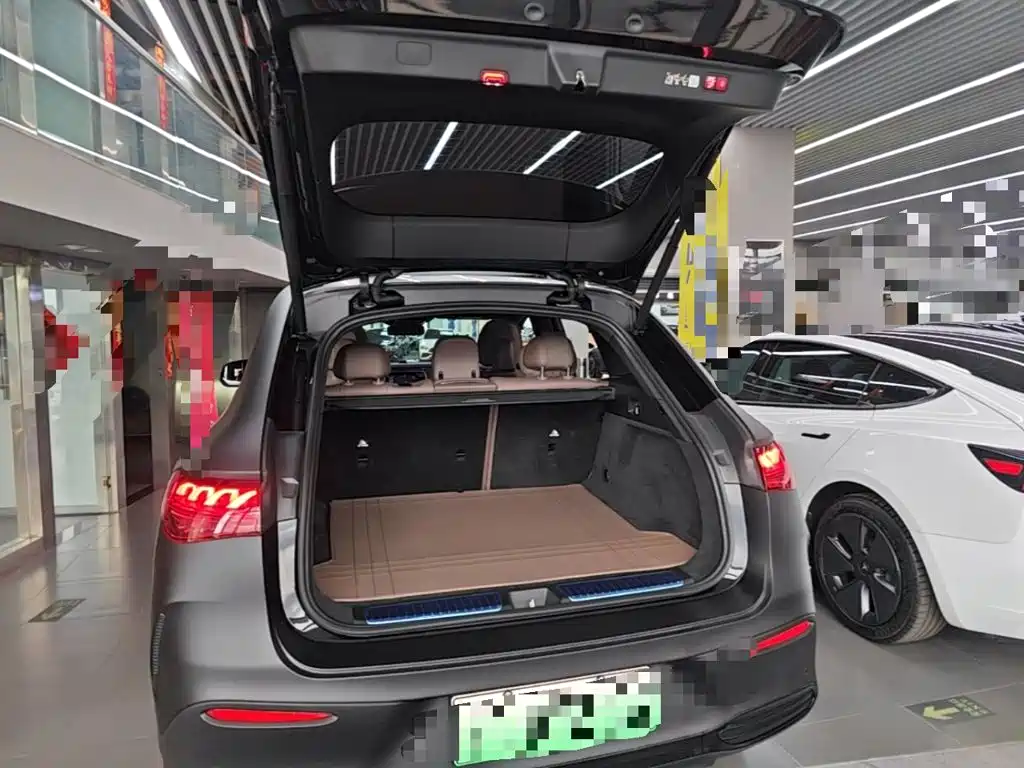 Mercedes-Benz EQE SUV — фото 19